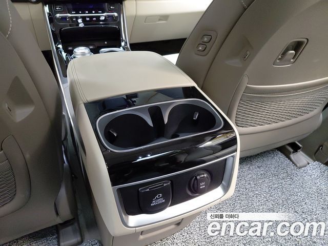 Kia Canival 2023 — photo 31