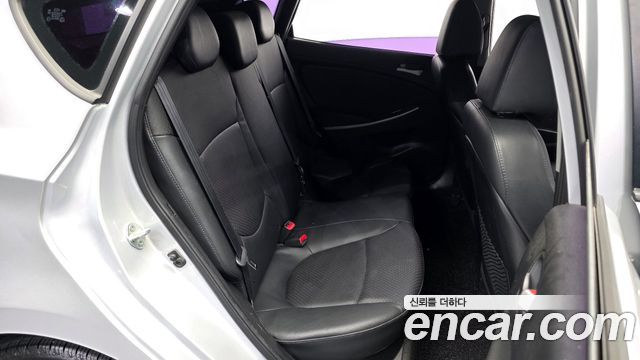Hyundai Accent 2015 — photo 18