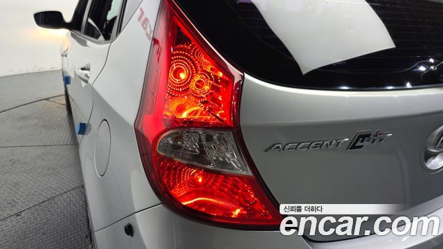Hyundai Accent 2015 — photo 9