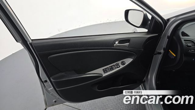 Hyundai Accent 2015 — photo 14