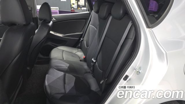 Hyundai Accent 2015 — photo 16