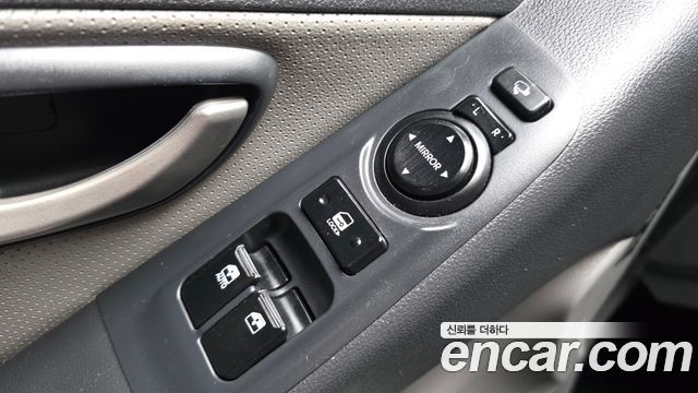 Hyundai Starex 2012 — photo 29