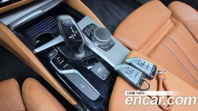 BMW 5-Series 2018 — photo 9