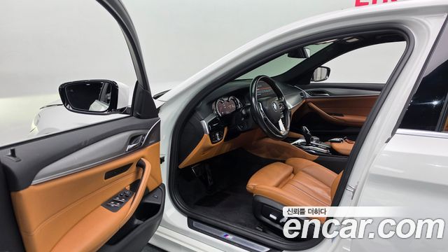 BMW 5-Series 2018 — photo 10