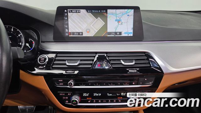 BMW 5-Series 2018 — photo 12