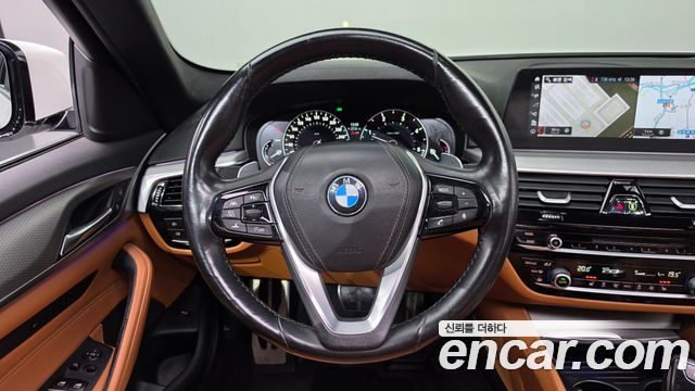 BMW 5-Series 2018 — photo 13