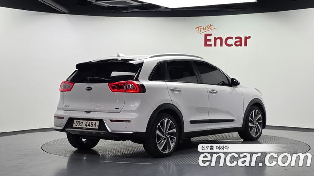 Kia Niro 2018 — photo 2
