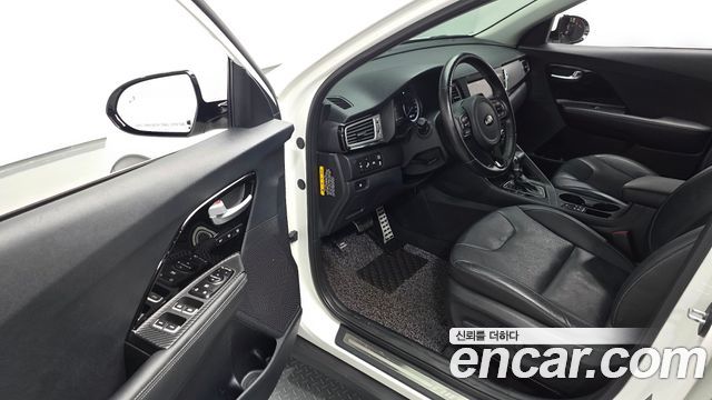 Kia Niro 2018 — photo 13