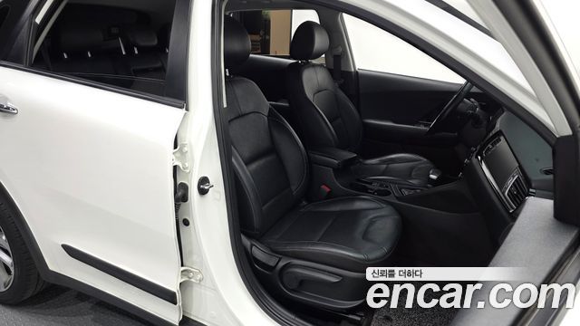 Kia Niro 2018 — photo 16
