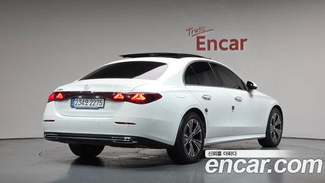 Mercedes-Benz E-Class 2025 — photo 2