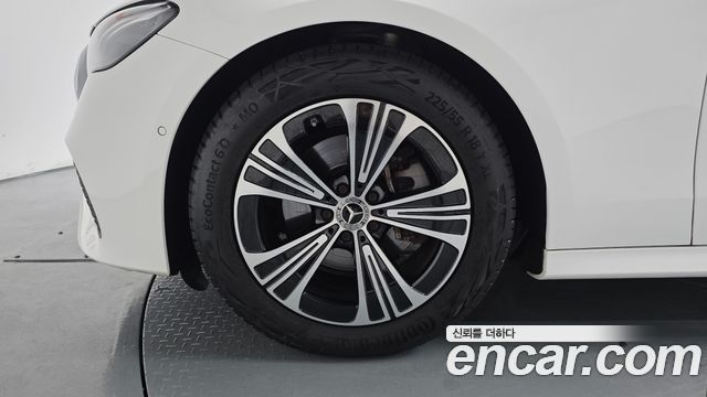 Mercedes-Benz E-Class 2025 — photo 5