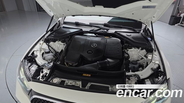 Mercedes-Benz E-Class 2025 — photo 6