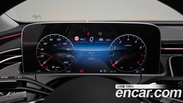 Mercedes-Benz E-Class 2025 — photo 11