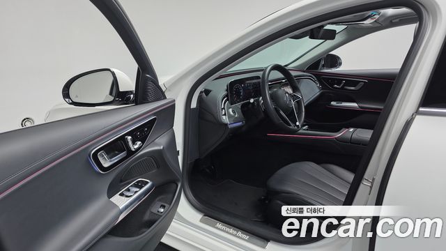 Mercedes-Benz E-Class 2025 — photo 13