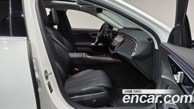 Mercedes-Benz E-Class 2025 — photo 17