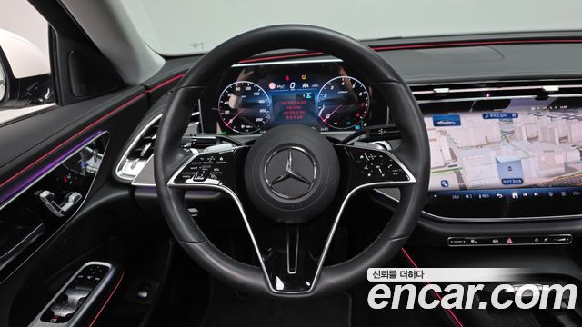 Mercedes-Benz E-Class 2025 — photo 19