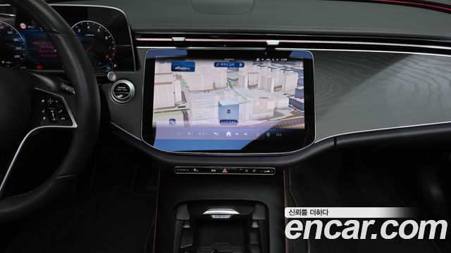 Mercedes-Benz E-Class 2025 — photo 20