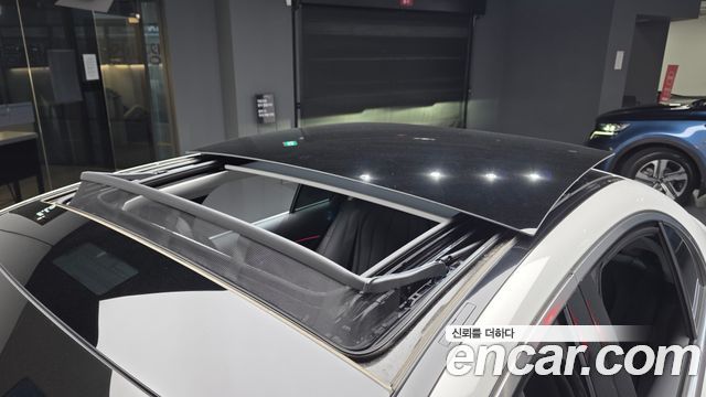 Mercedes-Benz E-Class 2025 — photo 25