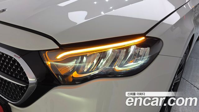 Mercedes-Benz E-Class 2025 — photo 8