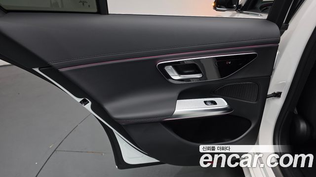 Mercedes-Benz E-Class 2025 — photo 15