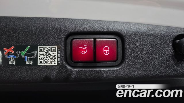 Mercedes-Benz E-Class 2025 — photo 27