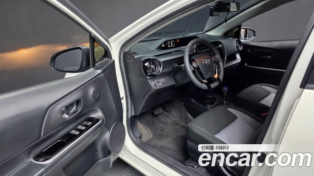 Toyota Prius 2019 — photo 13