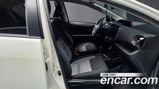 Toyota Prius 2019 — photo 17