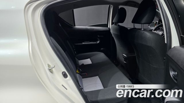 Toyota Prius 2019 — photo 18
