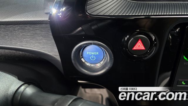 Toyota Prius 2019 — photo 23