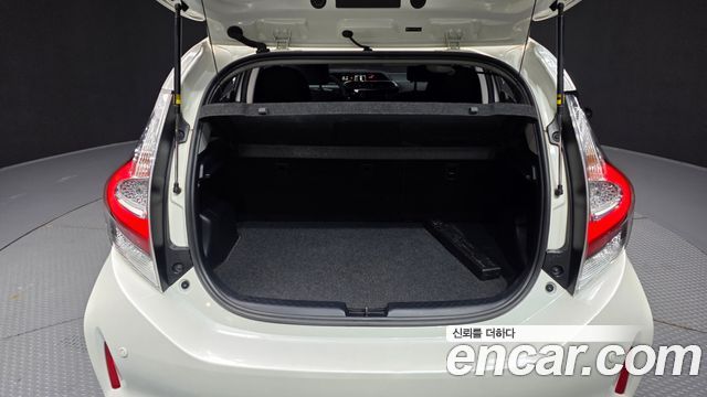 Toyota Prius 2019 — photo 26