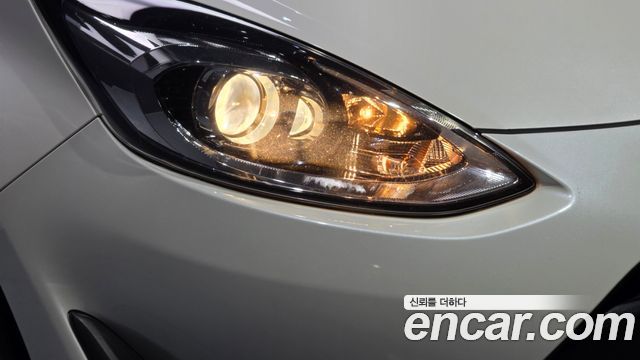 Toyota Prius 2019 — photo 8