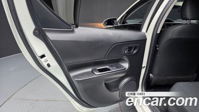 Toyota Prius 2019 — photo 15