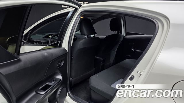 Toyota Prius 2019 — photo 16