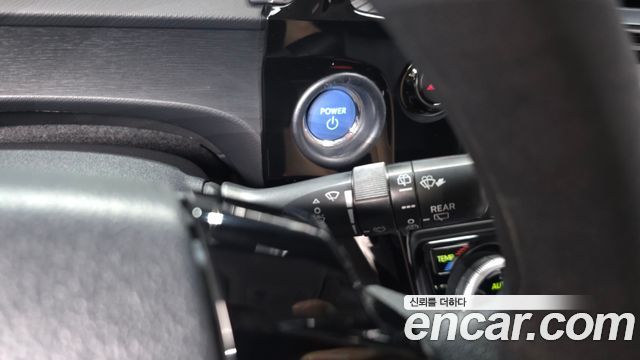 Toyota Prius 2019 — photo 29