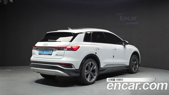 Audi Q4 e-tron 2022 — photo 2