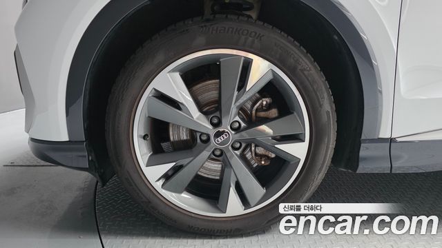 Audi Q4 e-tron 2022 — photo 5