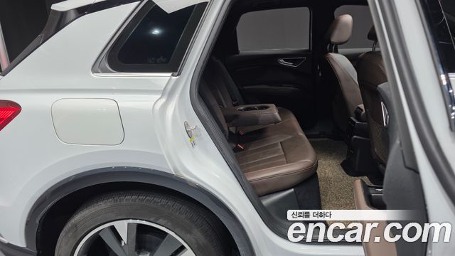 Audi Q4 e-tron 2022 — photo 17