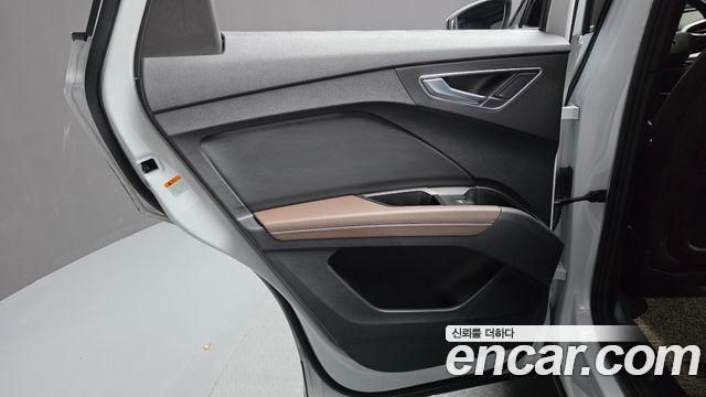 Audi Q4 e-tron 2022 — photo 15