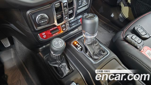 Jeep Gladiator 2025 — photo 12