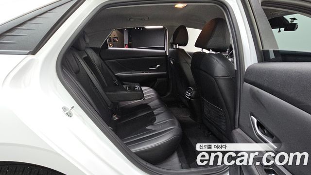 Hyundai AVANTE 2023 — photo 18