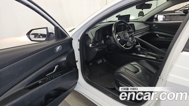 Hyundai AVANTE 2021 — photo 13