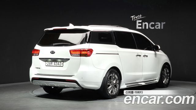 Kia Canival 2015 — photo 2