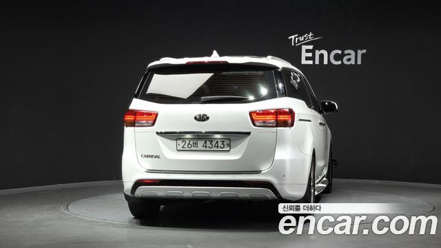 Kia Canival 2015 — photo 4