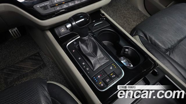 Kia Canival 2015 — photo 9