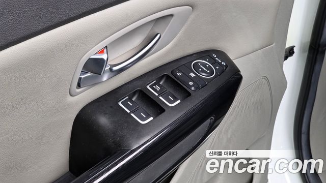 Kia Canival 2015 — photo 16