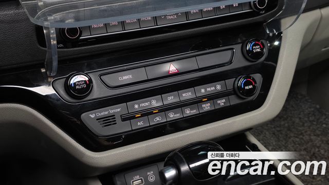 Kia Canival 2015 — photo 18