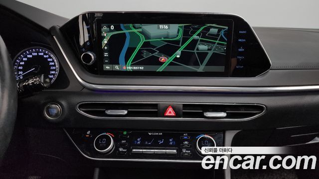 Hyundai Sonata 2022 — photo 19