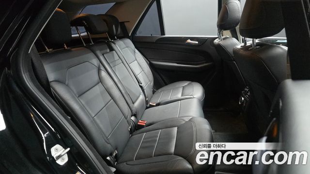 Mercedes-Benz GLE-Class 2017 — photo 17