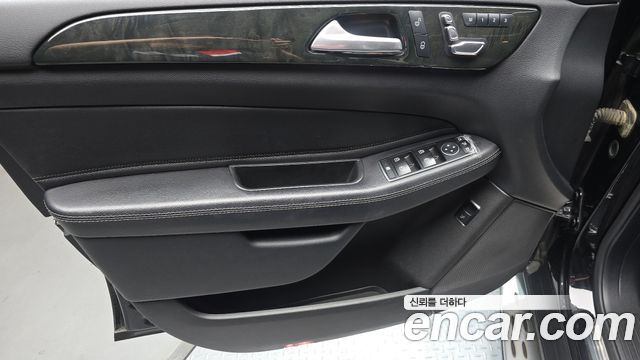 Mercedes-Benz GLE-Class 2017 — photo 14