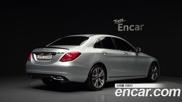 Mercedes-Benz C-Class 2018 — photo 2